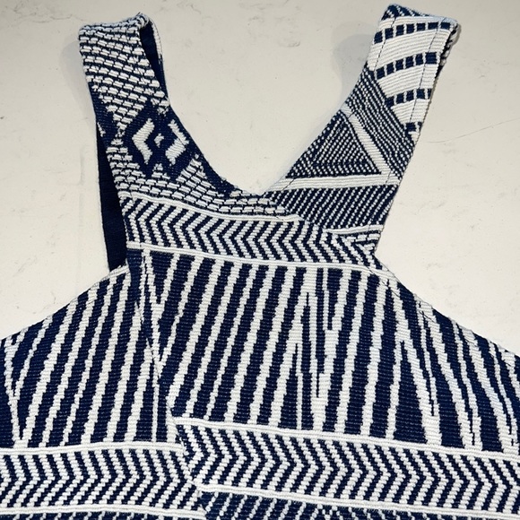 Contemporary tank - Picture 3 of 5